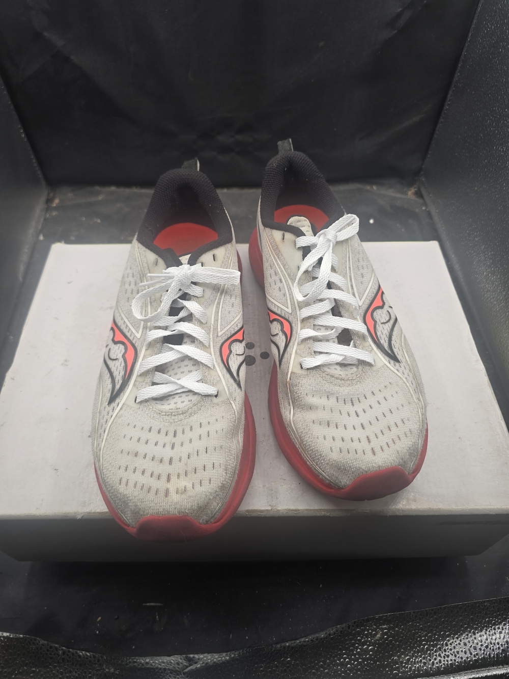 Men's Lightweight Running Shoes in White and Red